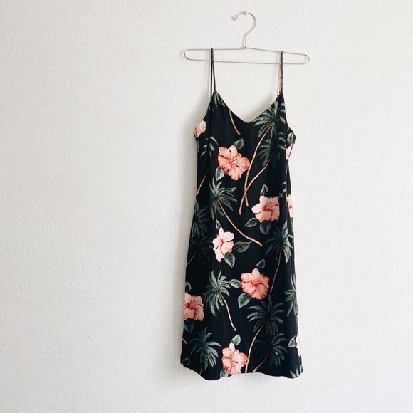 Hawaiian Dress - Picture 1 of 2